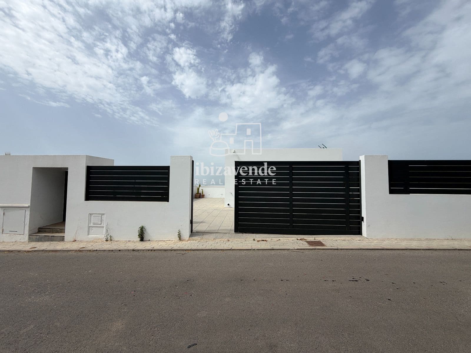 4 bedroom Villa for rent in Ibiza / Eivissa town with pool garage - € 10,000 (Ref: 9981341)