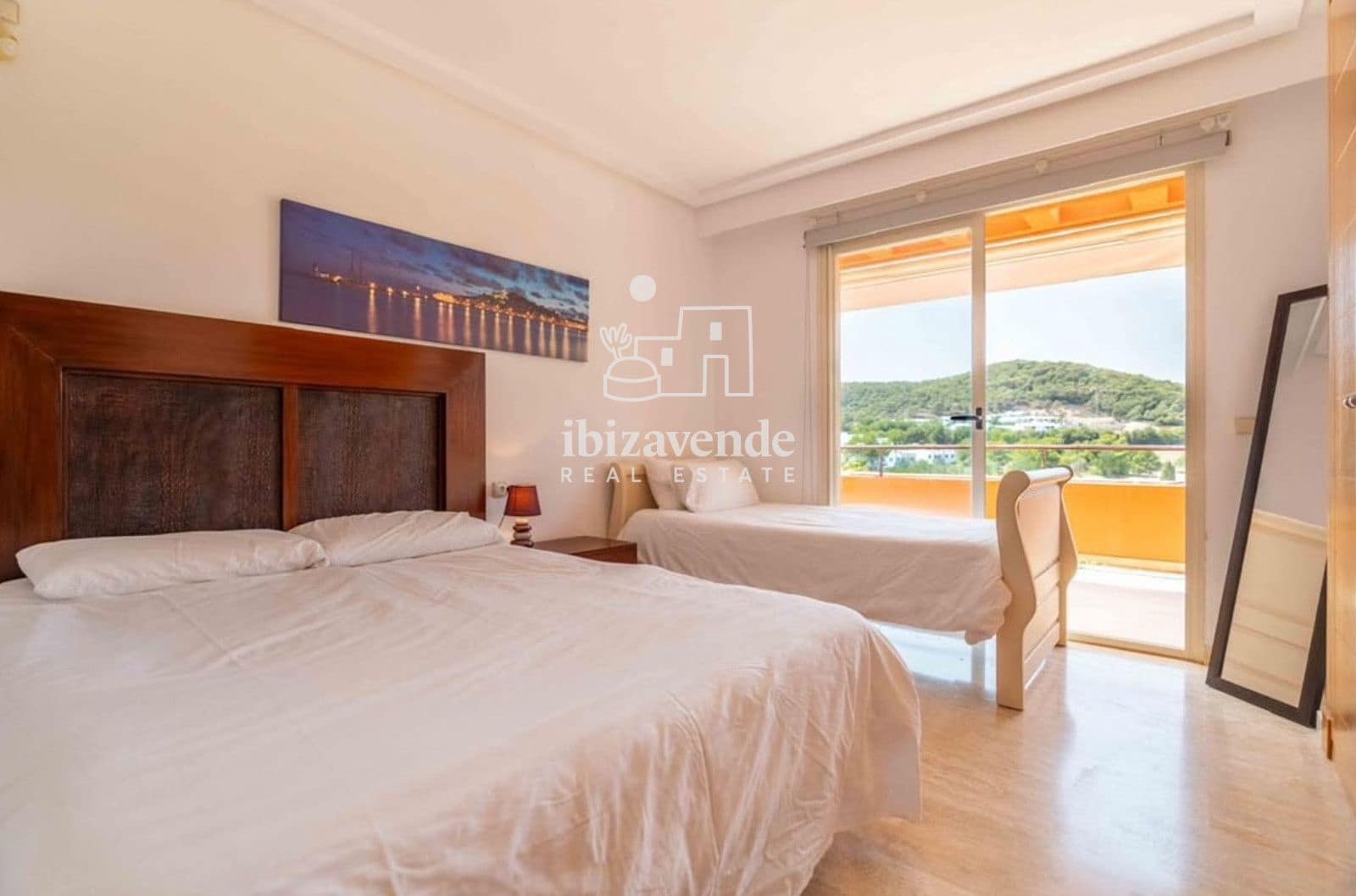 2 slaapkamer Flat te koop in Roca Llisa met zwembad garage - € 925.000 (Ref: 9985308)