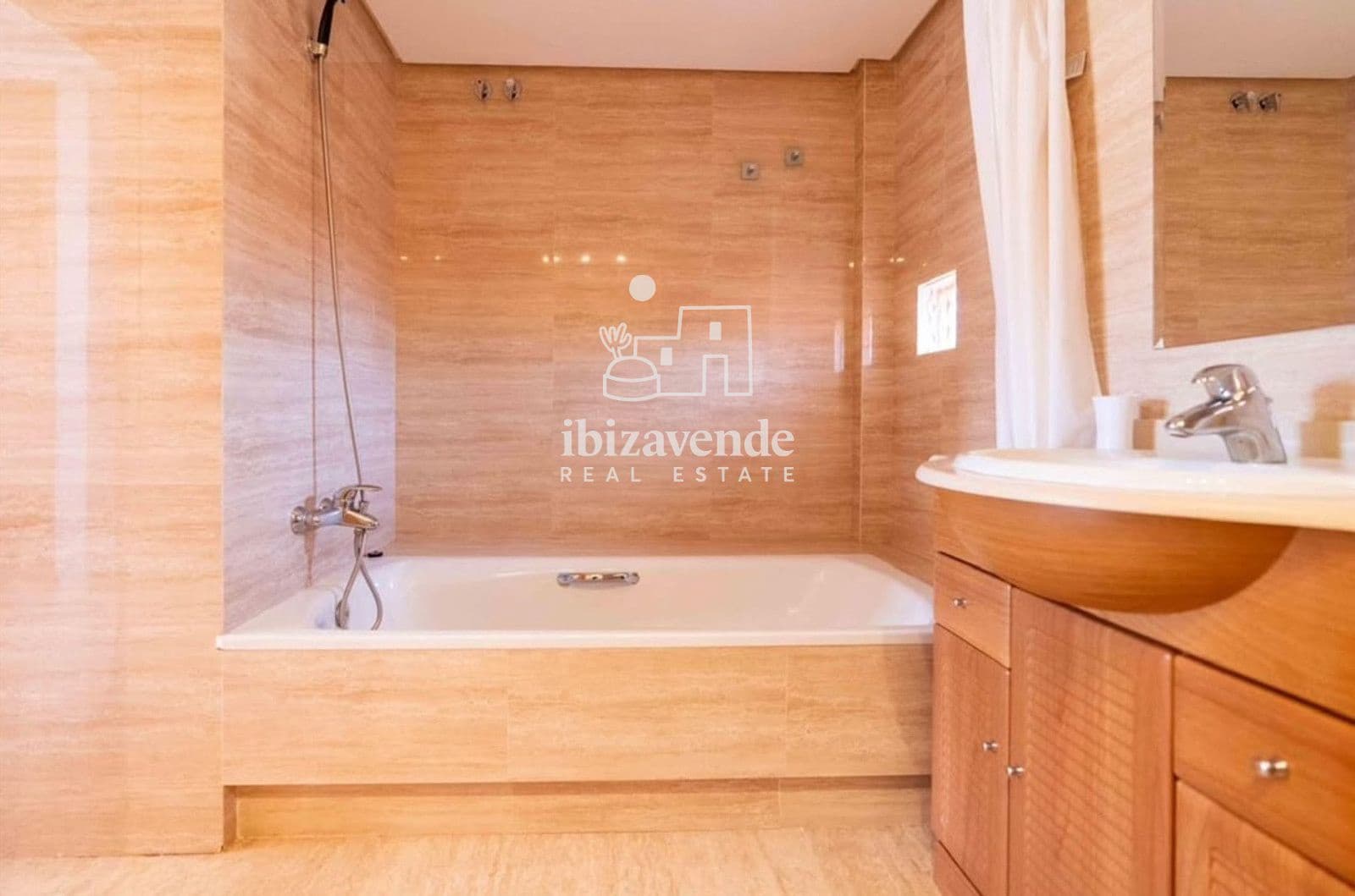 2 slaapkamer Flat te koop in Roca Llisa met zwembad garage - € 925.000 (Ref: 9985308)