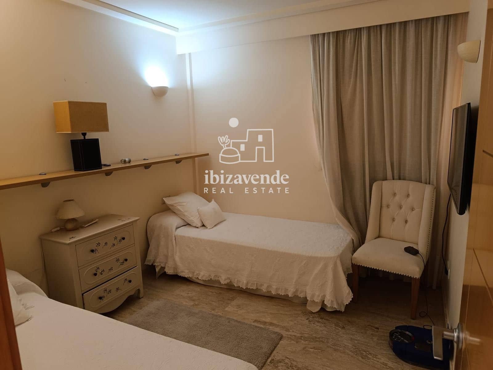 3 sypialnia Mieszkanie na sprzedaż w Roca Llisa z basenem garażem - 795 000 € (Ref: 9985774)