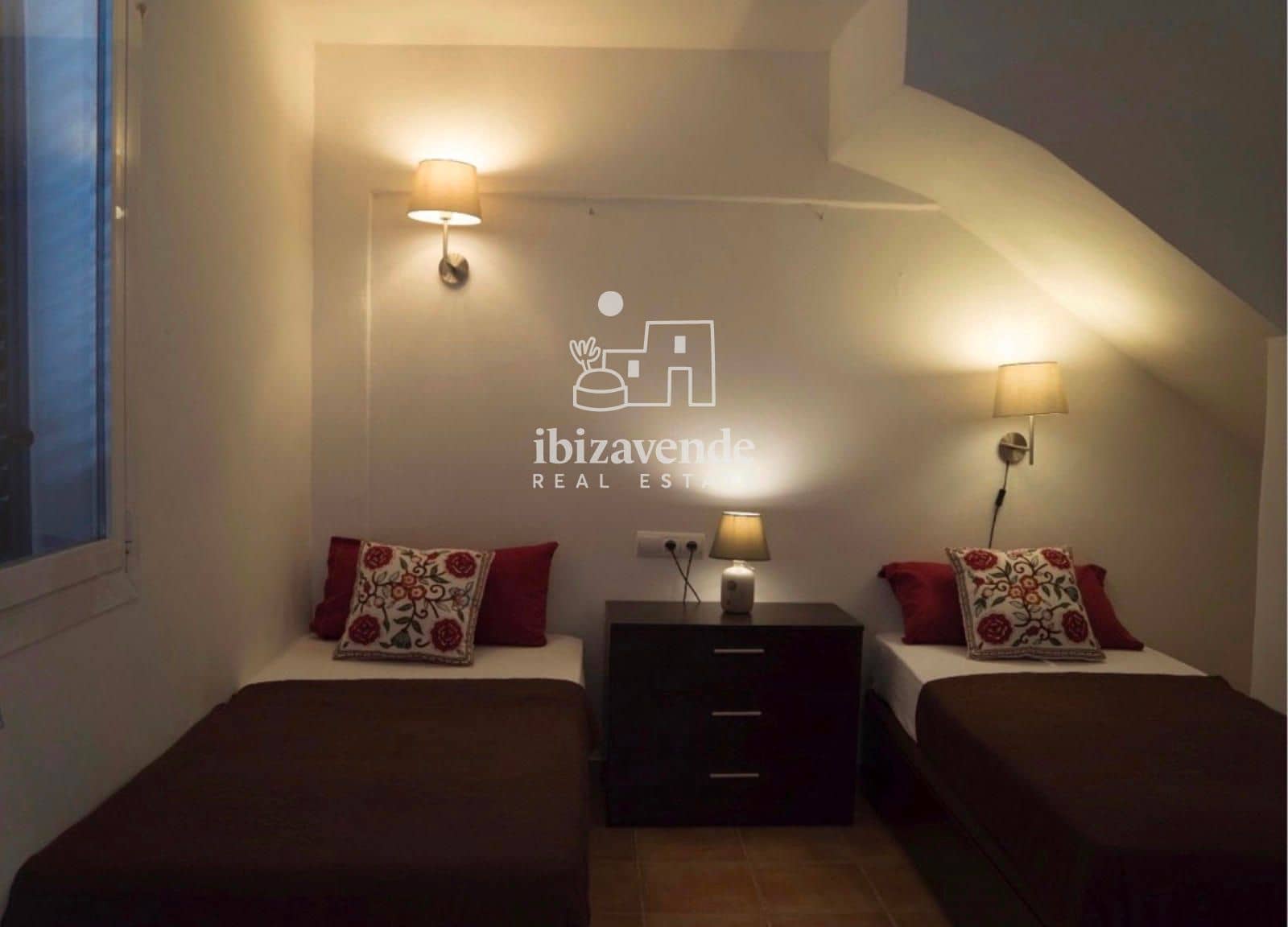 2 sypialnia Mieszkanie do wynajęcia w Cala Tarida z basenem - 4 000 € (Ref: 9995357)