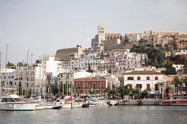 1 quarto Apartamento para arrendar em Ibiza / Eivissa cidade - 3 000 € (Ref: 9996034)