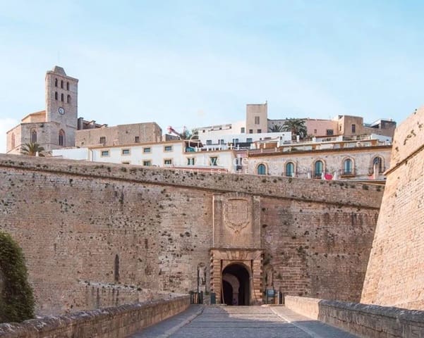 1 quarto Apartamento para arrendar em Ibiza / Eivissa cidade - 3 000 € (Ref: 9996034)