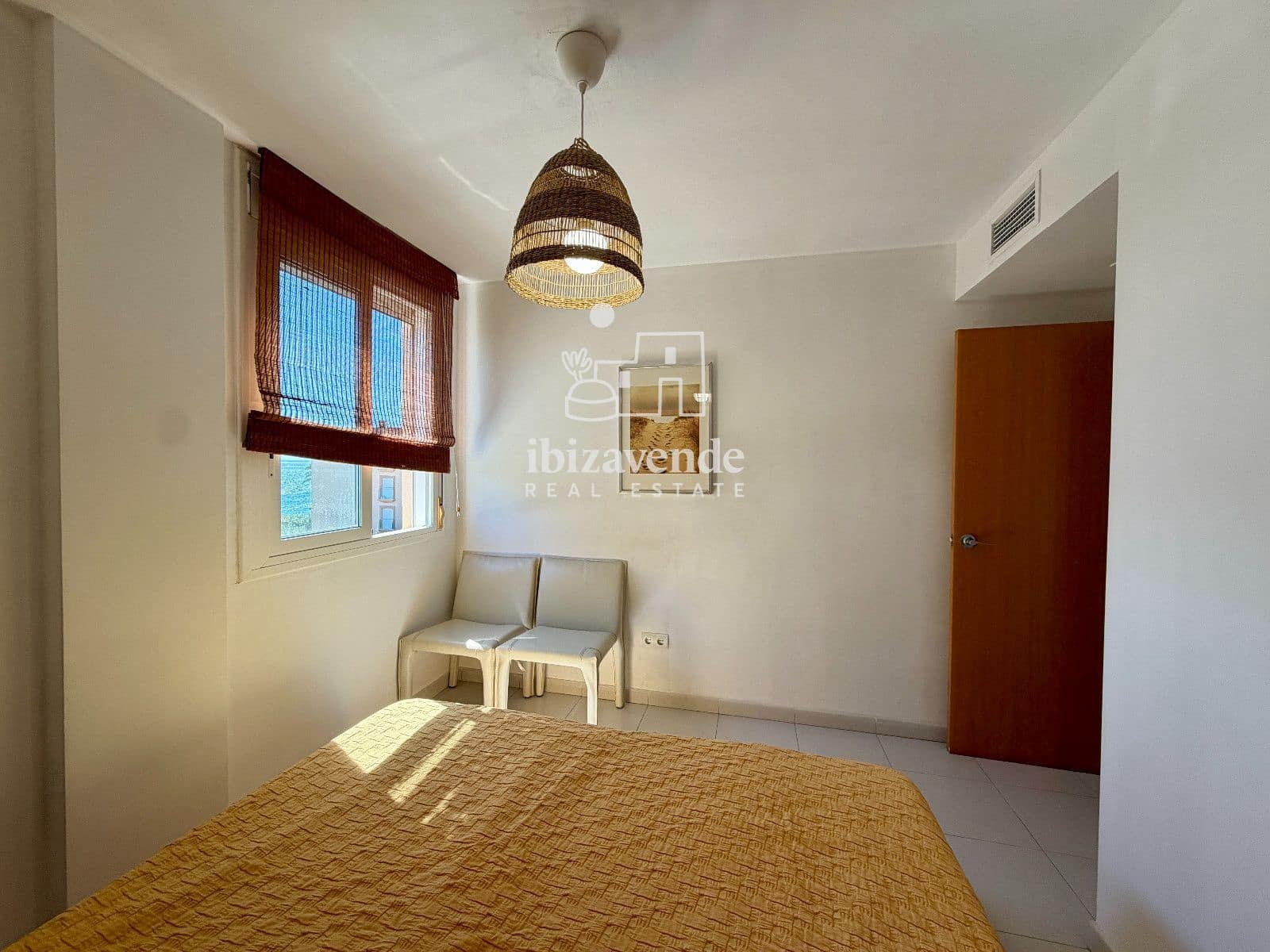 2 bedroom Flat for rent in Ibiza / Eivissa town with pool garage - € 2,200 (Ref: 9996282)