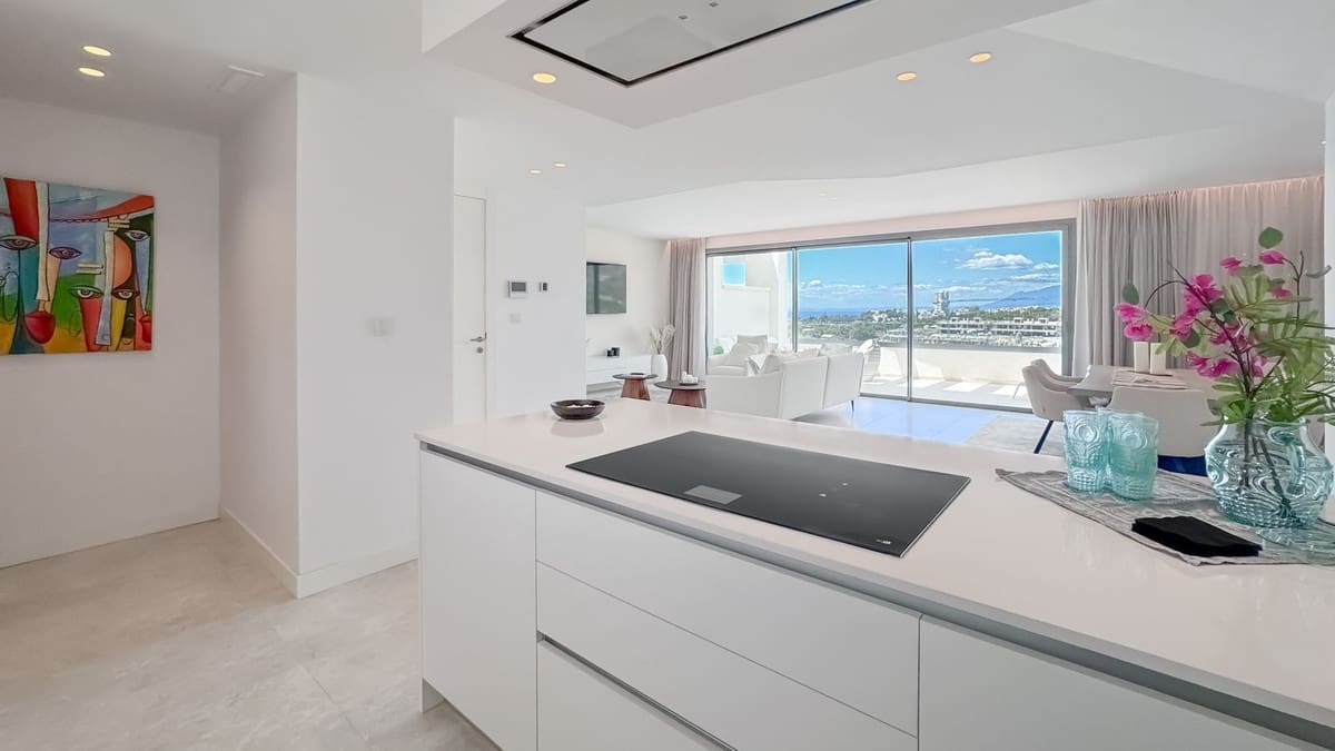 3 bedroom Apartment for sale in Marbella with pool garage - € 1,790,000 (Ref: 10140008)