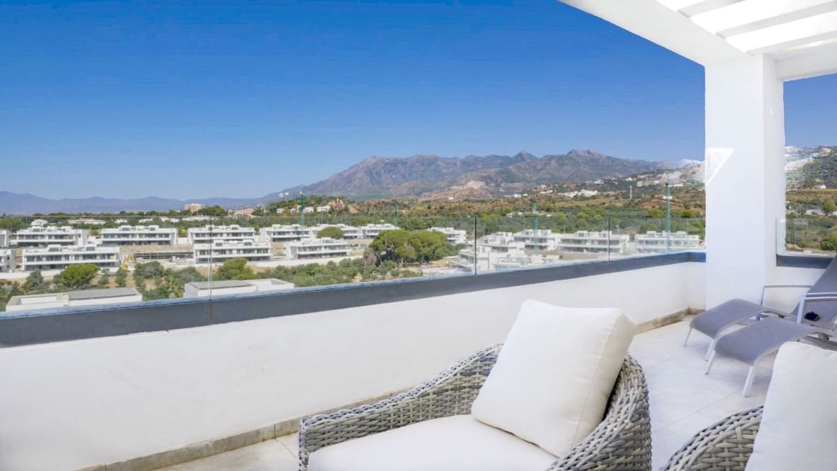 3 bedroom Apartment for sale in Marbella with pool garage - € 1,790,000 (Ref: 10140008)