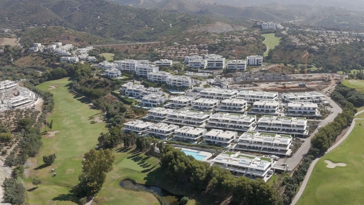 3 bedroom Apartment for sale in Marbella with pool garage - € 1,790,000 (Ref: 10140008)