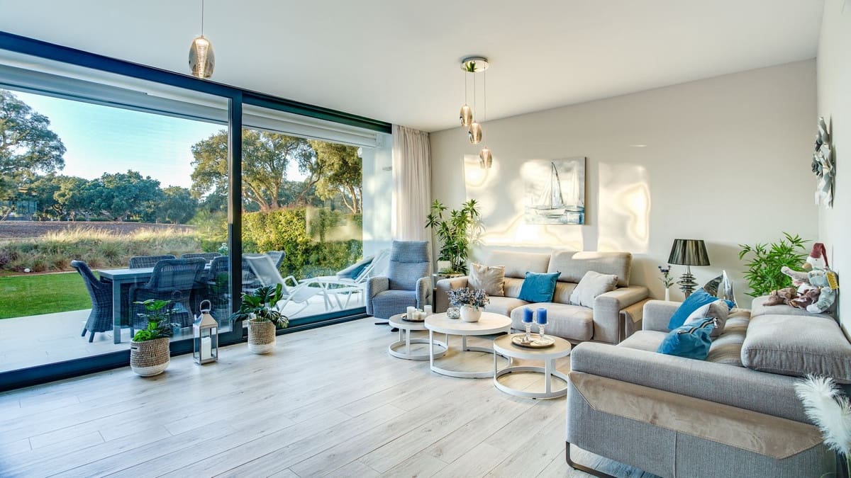 4 soverom Hus til salgs i San Roque med svømmebasseng garasje - € 869 000 (Ref: 10140009)