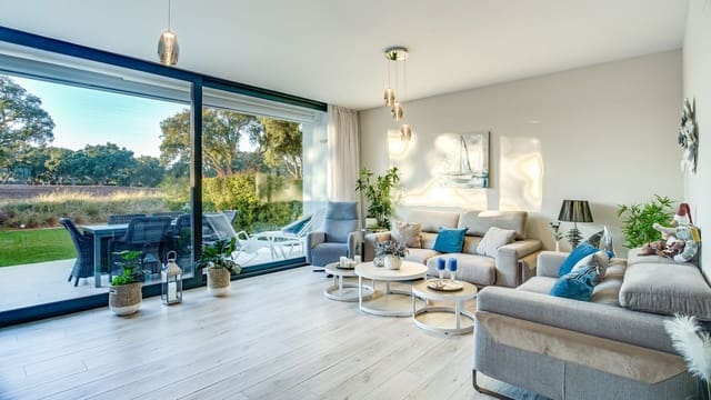 4 soverom Hus til salgs i San Roque med svømmebasseng garasje - € 869 000 (Ref: 10140009)