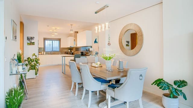 4 soverom Hus til salgs i San Roque med svømmebasseng garasje - € 869 000 (Ref: 10140009)