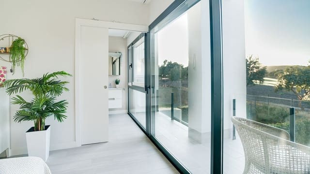 4 soverom Hus til salgs i San Roque med svømmebasseng garasje - € 869 000 (Ref: 10140009)