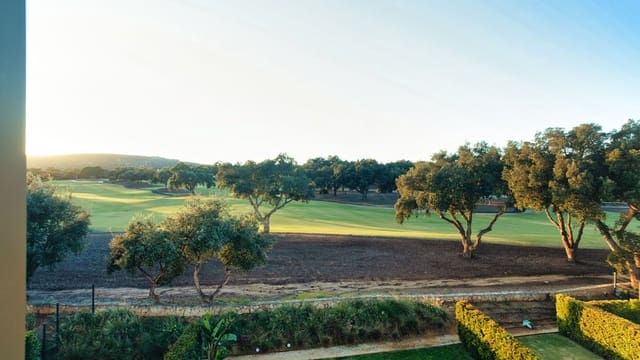 4 soverom Hus til salgs i San Roque med svømmebasseng garasje - € 869 000 (Ref: 10140009)
