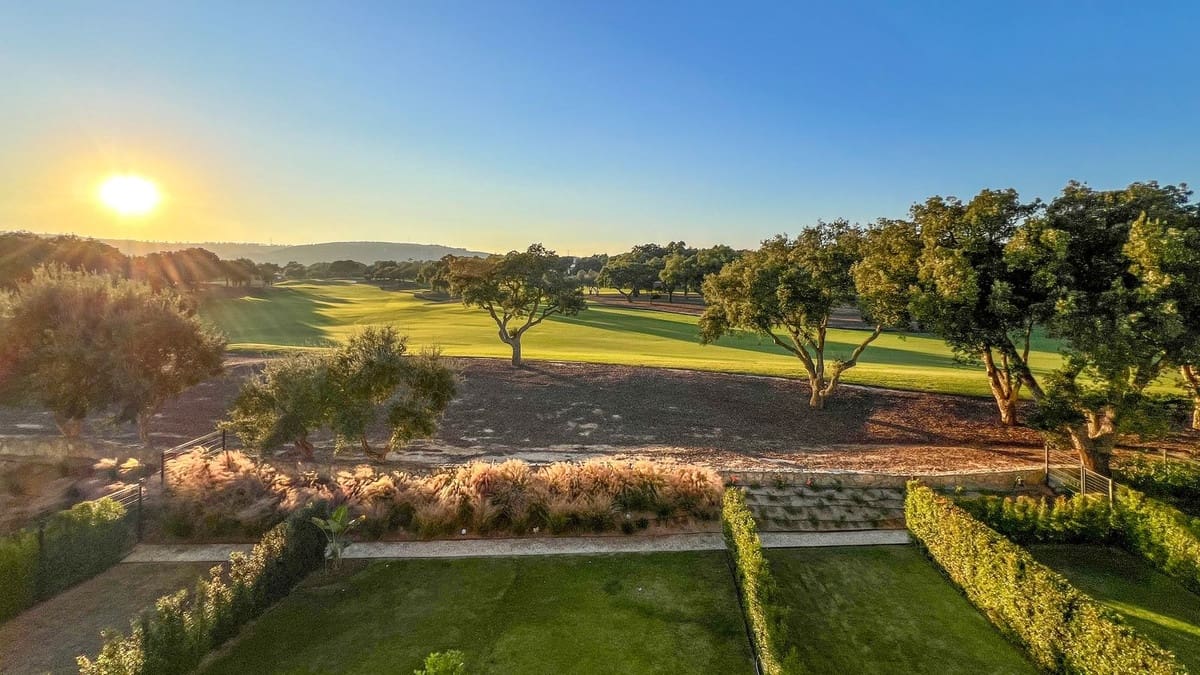 3 soverom Hus til salgs i San Roque med svømmebasseng garasje - € 799 000 (Ref: 10140010)
