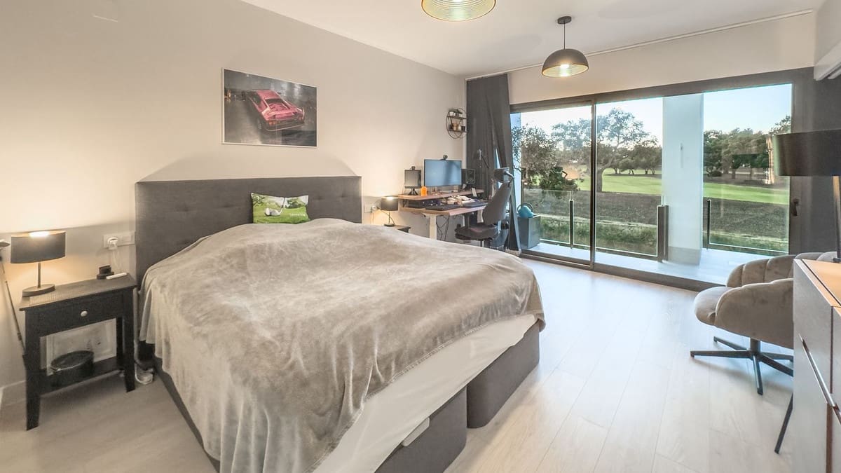 3 soverom Hus til salgs i San Roque med svømmebasseng garasje - € 799 000 (Ref: 10140010)