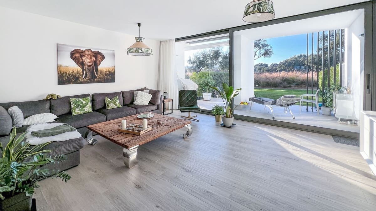 3 soverom Hus til salgs i San Roque med svømmebasseng garasje - € 799 000 (Ref: 10140010)
