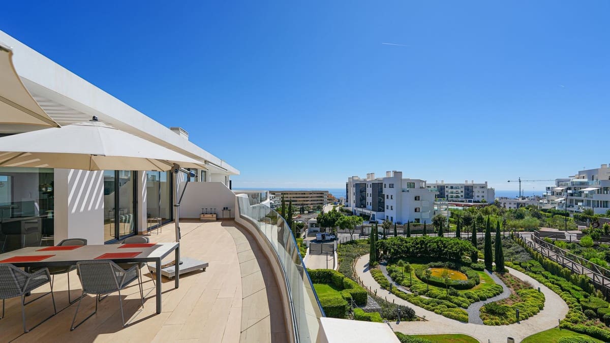 2 sovrum Takvåning till salu i Fuengirola med pool garage - 820 000 € (Ref: 10153237)