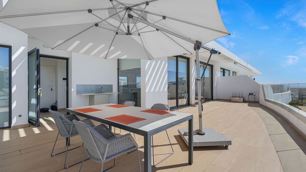 2 sovrum Takvåning till salu i Fuengirola med pool garage - 820 000 € (Ref: 10153237)
