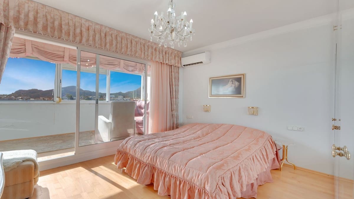 Ático de 2 habitaciones en La Cala del Moral en venta con piscina garaje - 295.000 € (Ref: 10153238)