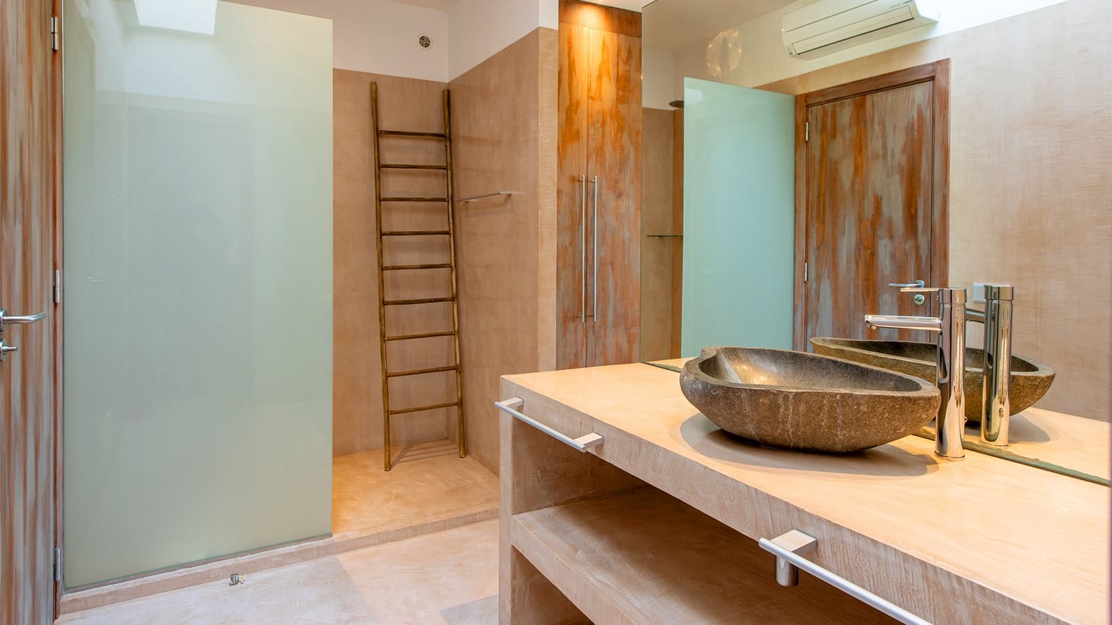 7 soveværelse Villa til salg i Sant Antoni de Portmany med swimmingpool - € 11.900.000 (Ref: 9136146)