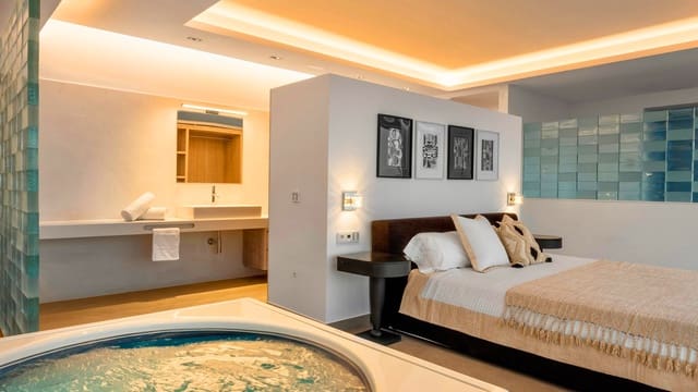 5 soveværelse Villa til salg i Es Cubells, San Jose / Sant Josep de Sa Talaia med swimmingpool - € 16.000.000 (Ref: 9138524)