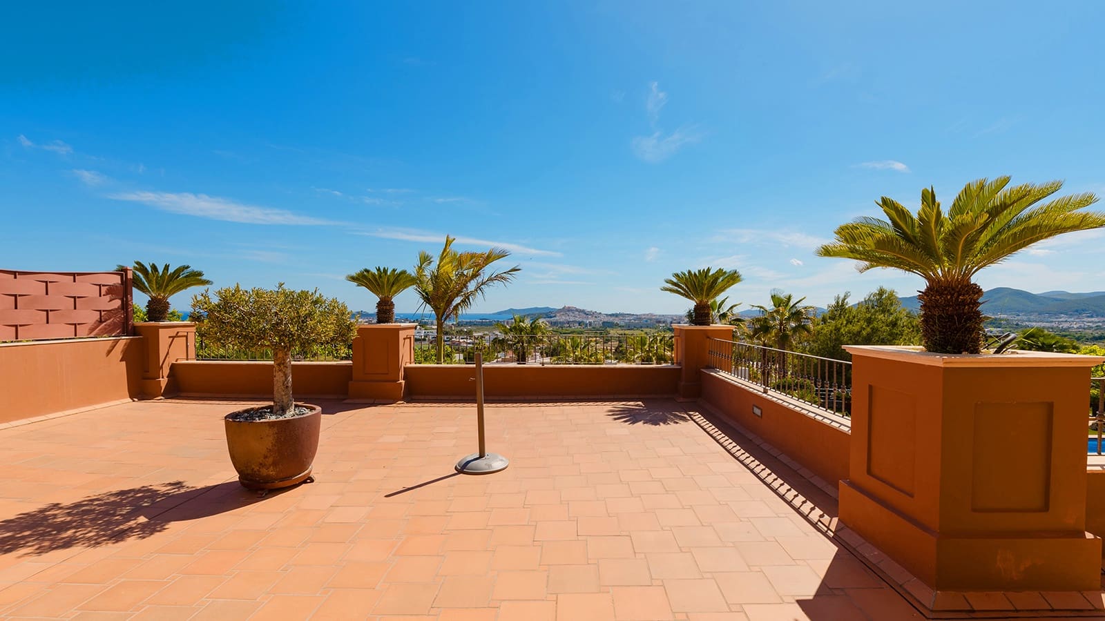 7 bedroom Villa for sale in Ibiza / Eivissa town with pool - € 9,500,000 (Ref: 9141882)