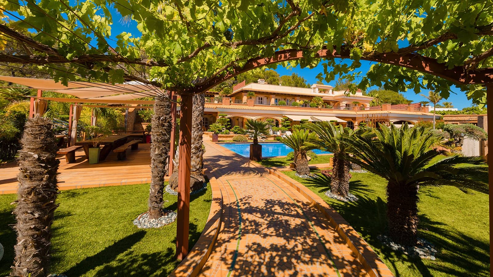 7 bedroom Villa for sale in Ibiza / Eivissa town with pool - € 9,500,000 (Ref: 9141882)