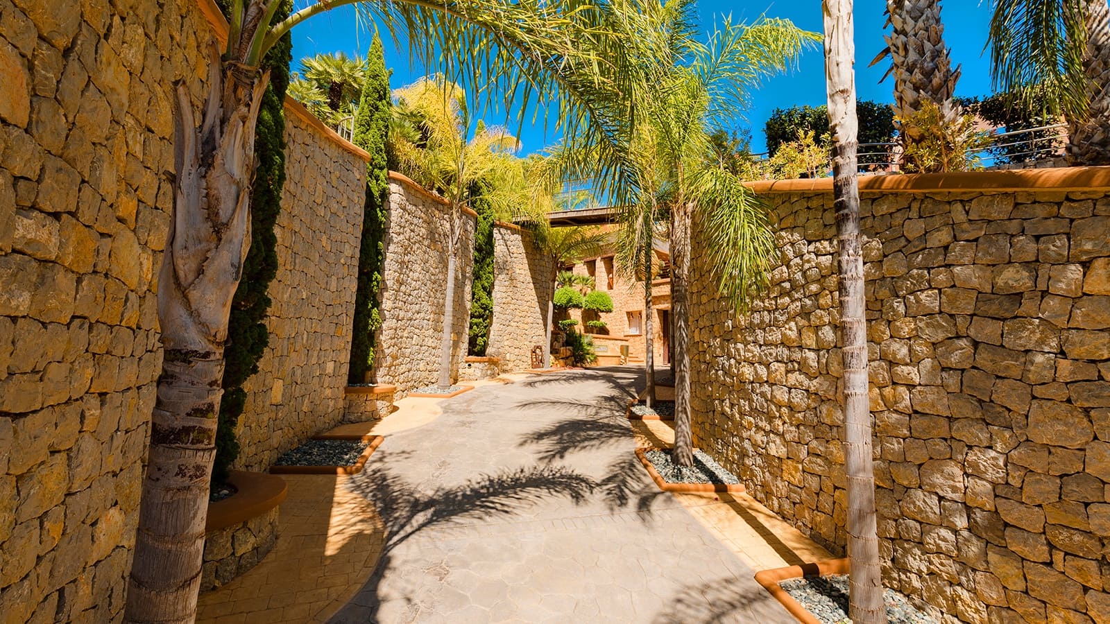 7 bedroom Villa for sale in Ibiza / Eivissa town with pool - € 9,500,000 (Ref: 9141882)