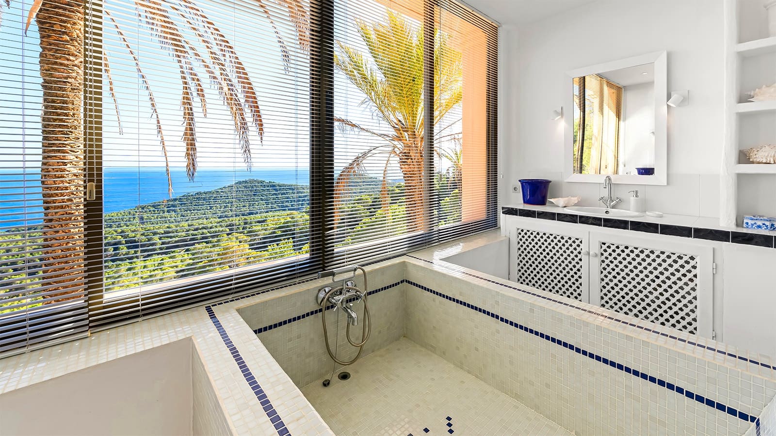 4 sypialnia Willa na sprzedaż w Roca Llisa z basenem - 7 500 000 € (Ref: 9172378)