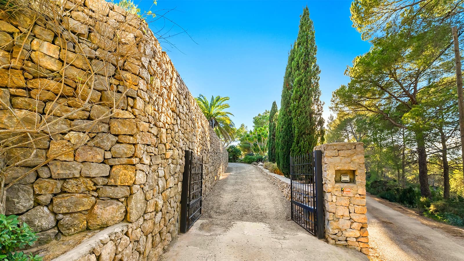 4 sypialnia Willa na sprzedaż w Roca Llisa z basenem - 7 500 000 € (Ref: 9172378)