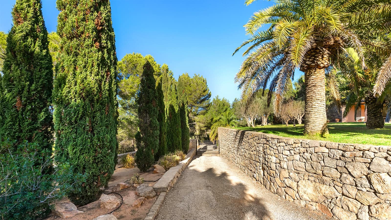 4 sypialnia Willa na sprzedaż w Roca Llisa z basenem - 7 500 000 € (Ref: 9172378)