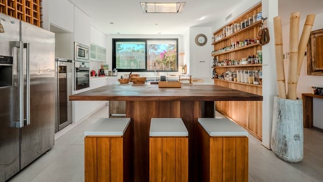 3 Zimmer Villa zu verkaufen in Cap Martinet, Ibiza / Eivissa Stadt mit Pool Garage - 1.790.000 € (Ref: 9449715)