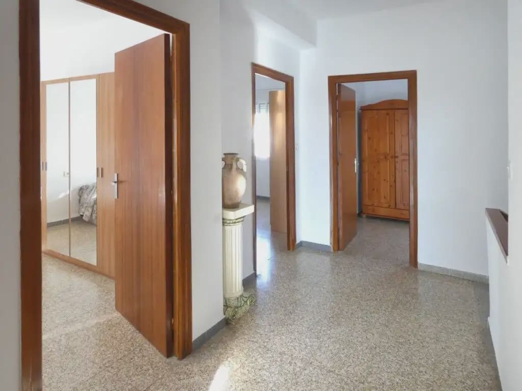 4 bedroom Terraced Villa for sale in Camporrobles with garage - € 140,000 (Ref: 10165297)