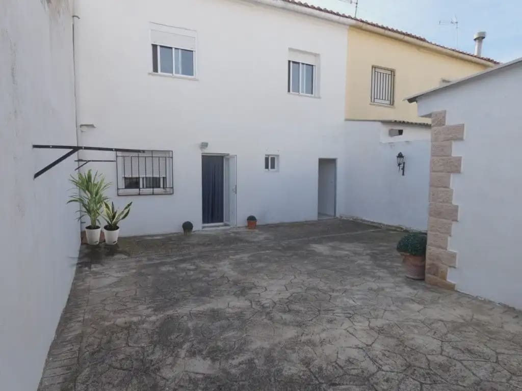 4 bedroom Terraced Villa for sale in Camporrobles with garage - € 140,000 (Ref: 10165297)