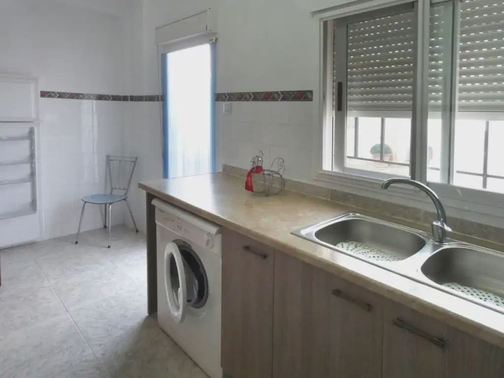 4 bedroom Terraced Villa for sale in Camporrobles with garage - € 140,000 (Ref: 10165297)