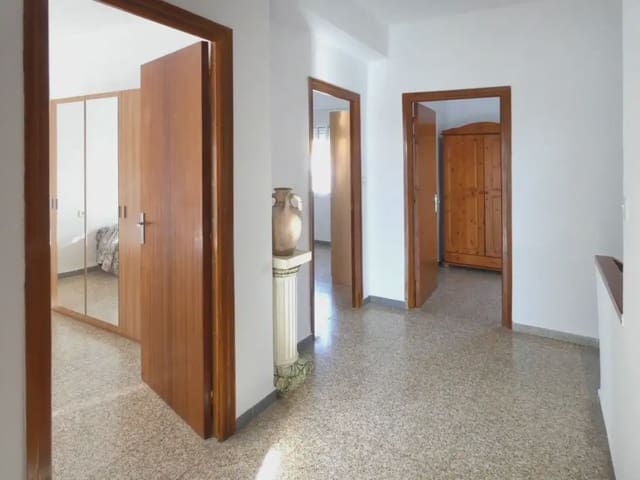 4 bedroom Terraced Villa for sale in Camporrobles with garage - € 140,000 (Ref: 10165297)