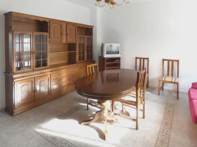 4 bedroom Terraced Villa for sale in Camporrobles with garage - € 140,000 (Ref: 10165297)