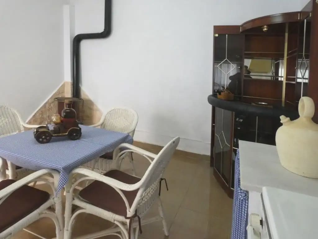 4 bedroom Terraced Villa for sale in Camporrobles with garage - € 140,000 (Ref: 10165297)