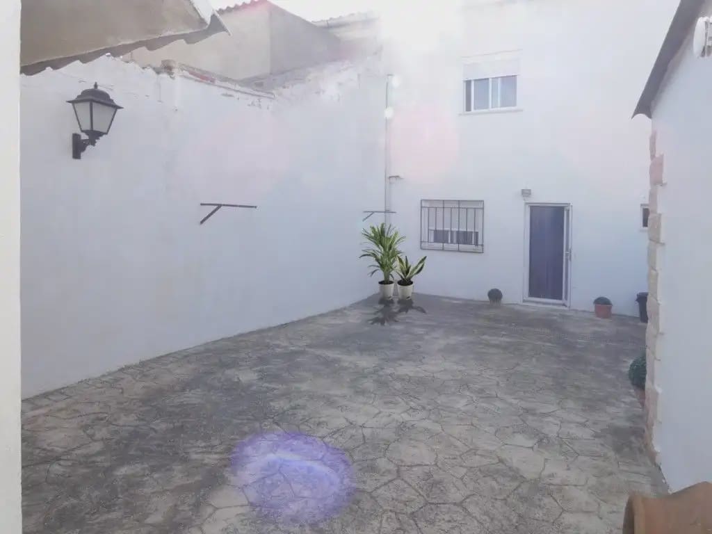 4 bedroom Terraced Villa for sale in Camporrobles with garage - € 140,000 (Ref: 10165297)