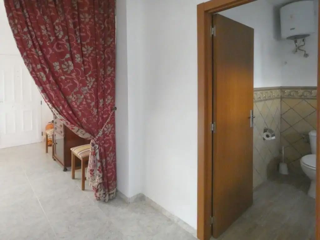 4 bedroom Terraced Villa for sale in Camporrobles with garage - € 140,000 (Ref: 10165297)