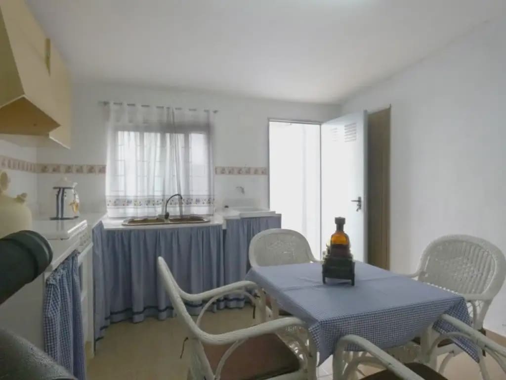 4 bedroom Terraced Villa for sale in Camporrobles with garage - € 140,000 (Ref: 10165297)