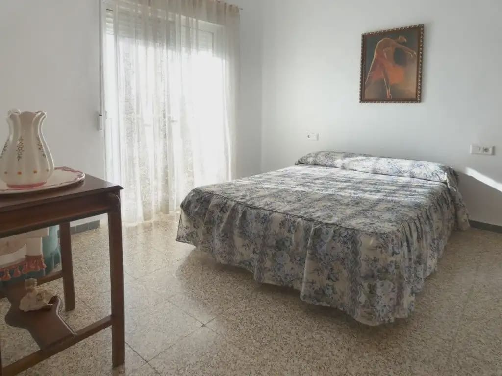 4 bedroom Terraced Villa for sale in Camporrobles with garage - € 140,000 (Ref: 10165297)