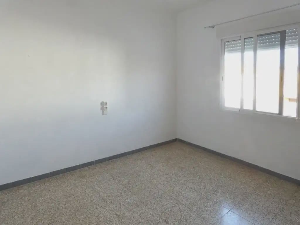 4 bedroom Terraced Villa for sale in Camporrobles with garage - € 140,000 (Ref: 10165297)