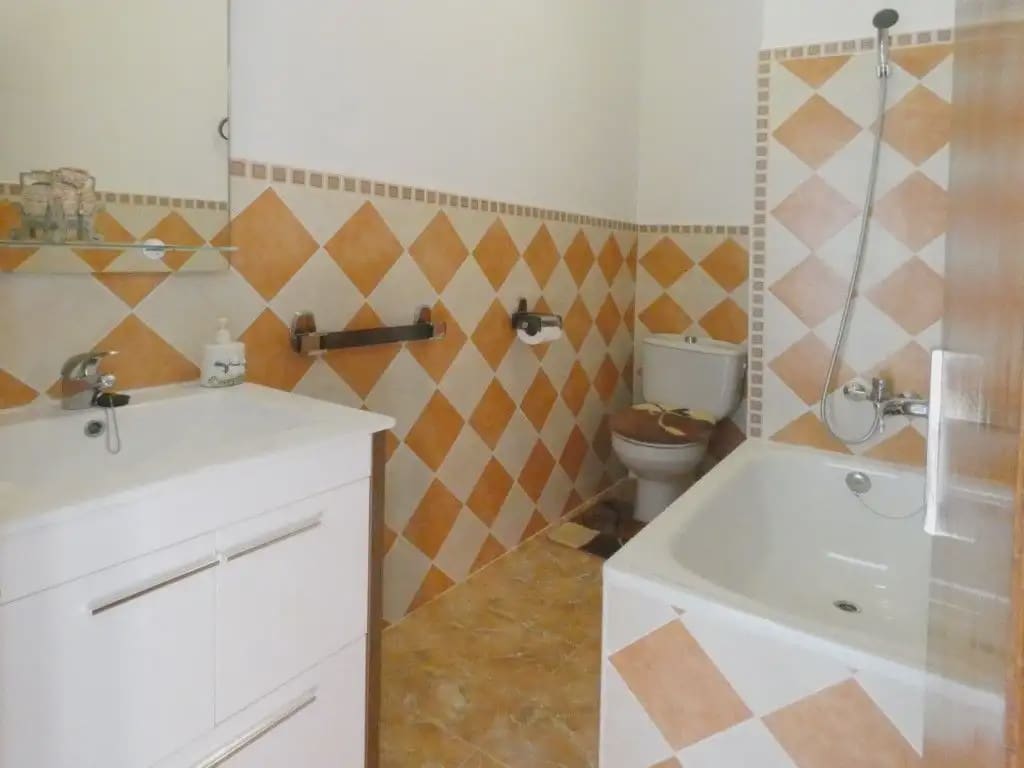 4 bedroom Terraced Villa for sale in Camporrobles with garage - € 140,000 (Ref: 10165297)