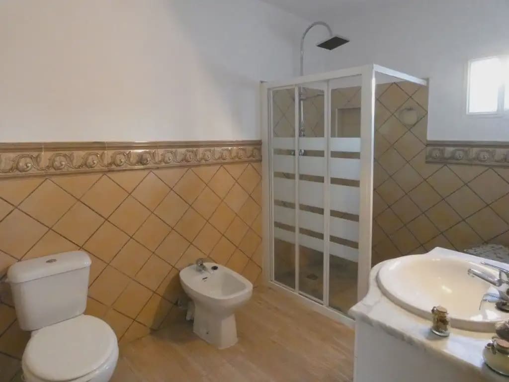 4 bedroom Terraced Villa for sale in Camporrobles with garage - € 140,000 (Ref: 10165297)