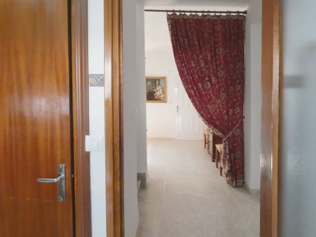 4 bedroom Terraced Villa for sale in Camporrobles with garage - € 140,000 (Ref: 10165297)