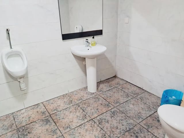 Kaupallinen myytävänä paikassa La Creu del Grau, Valencia kaupunki - 299 000 € (Ref: 10165312)