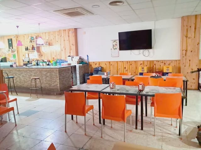 Kaupallinen myytävänä paikassa La Creu del Grau, Valencia kaupunki - 299 000 € (Ref: 10165312)