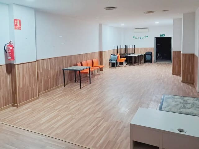 Kaupallinen myytävänä paikassa La Creu del Grau, Valencia kaupunki - 299 000 € (Ref: 10165312)