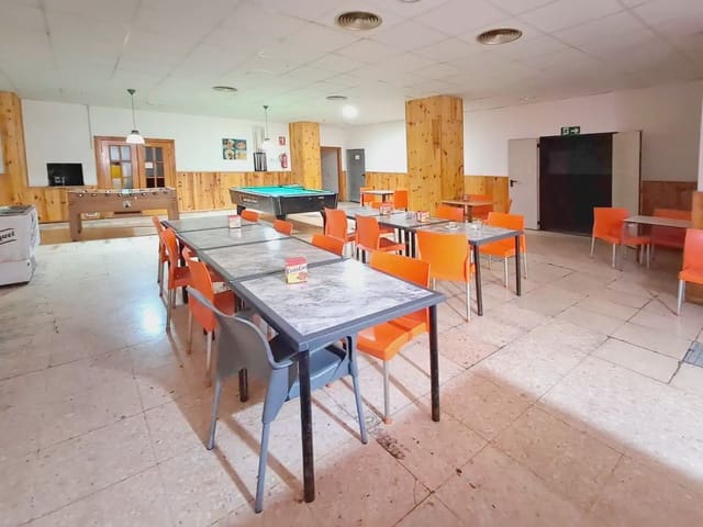 Kaupallinen myytävänä paikassa La Creu del Grau, Valencia kaupunki - 299 000 € (Ref: 10165312)