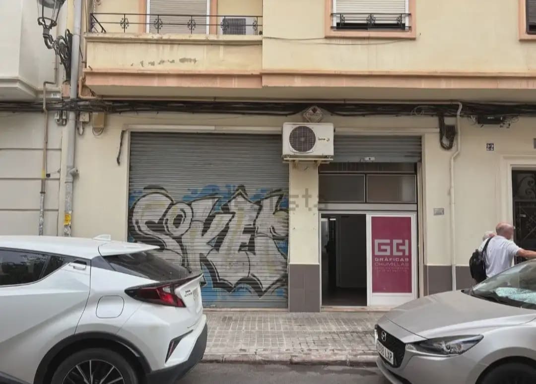 Commercieel te koop in Valencia stad - € 200.000 (Ref: 10165336)